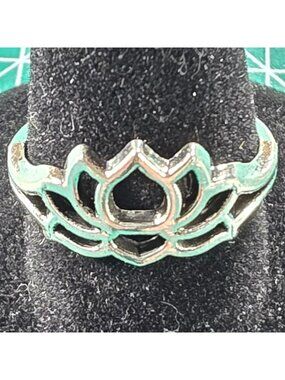 Lotus Flower Silver Tone Ring Size 7 Minimalist Jewelry floral spiritual